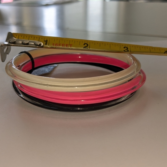 NOS VTG LUCITE BANGLE SET - Picture 9 of 9
